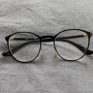 RayBan Black and Gold Round Glasses With Case